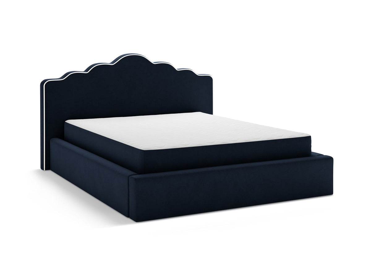 Samtbett Dream von Micadoni in Elfenbein mit hohem gepolstertem Kopfteil, Bettkasten und Beinen aus Polypropylen.