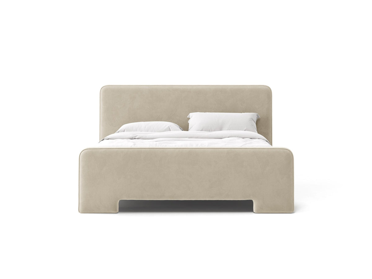 Beiges Polsterbett Eda mit gepolstertem Kopfteil, schwarzen Kunststoffbeinen und strukturiertem Stoffbezug, freistehend fotografiert.