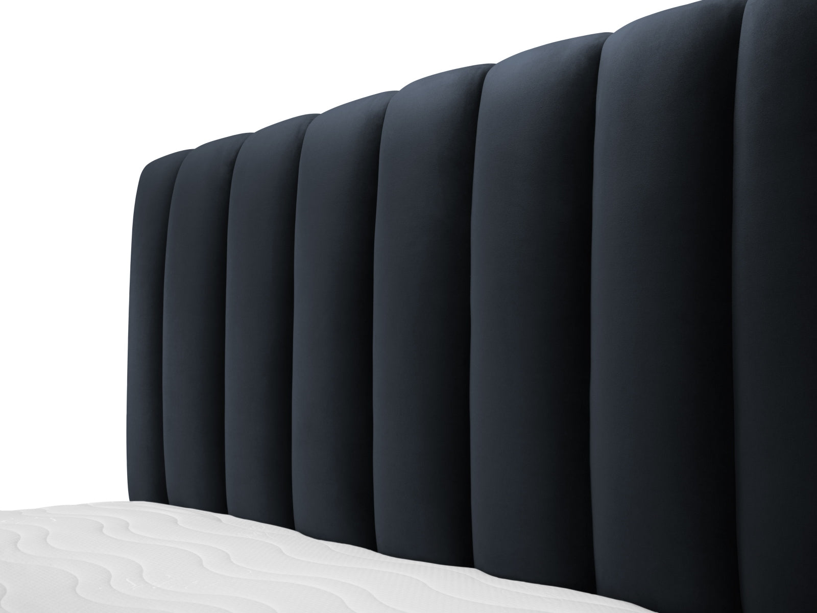 Entdecken Sie das stilvolle Kelp Velour Bett von Micadoni – perfekt für Ihr modernes Schlafzimmer, mit praktischem Stauraum und einem bequemen Kopfteil.