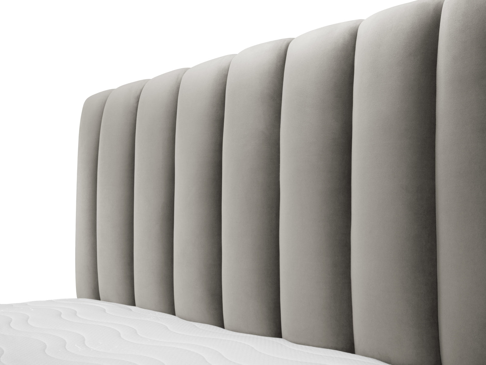 Erleben Sie das elegante Kelp Velour Bett von Micadoni – ideal für Ihr modernes Schlafzimmer, ausgestattet mit praktischem Stauraum und einem komfortablen Headboard.