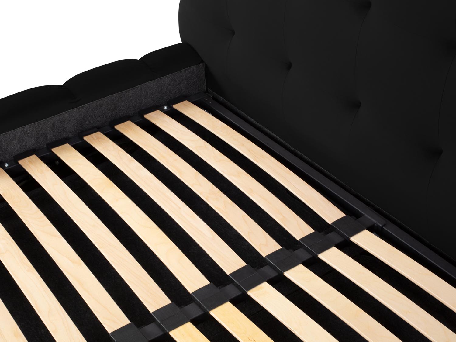 Schwarzes Mamaia Velour Bett mit 140 cm Breite, ausgestattet mit Stauraum und einem ansprechenden Kopfteil für zeitgemäße Einrichtung.