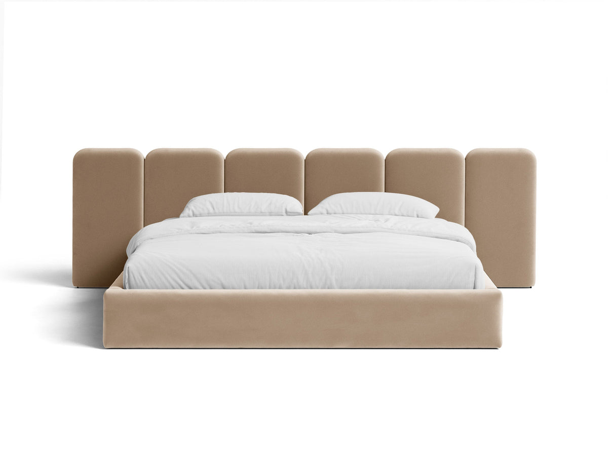 Saga Stauraumbett mit Kopfteil in Mandel beige, Bezug aus Magic Velvet Stoff, schwarze Kunststoffbeine, Bettkasten mit Gas-Lift-Mechanismus sichtbar.