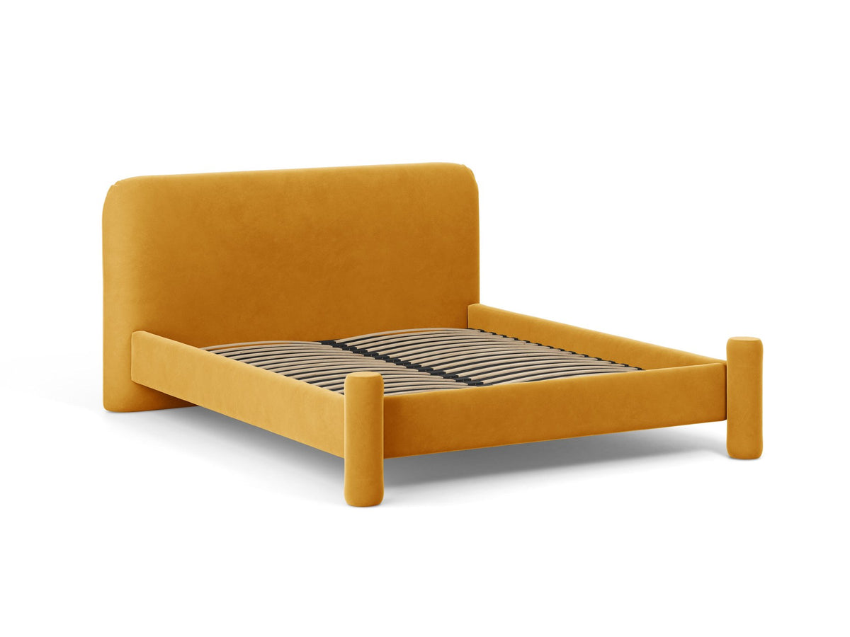 Polstergestell des Vera Betts mit abgerundetem Kopfteil in Chenille-Stoff Perfect Harmony, hellbeige, mit gepolsterten Holzbeinen.