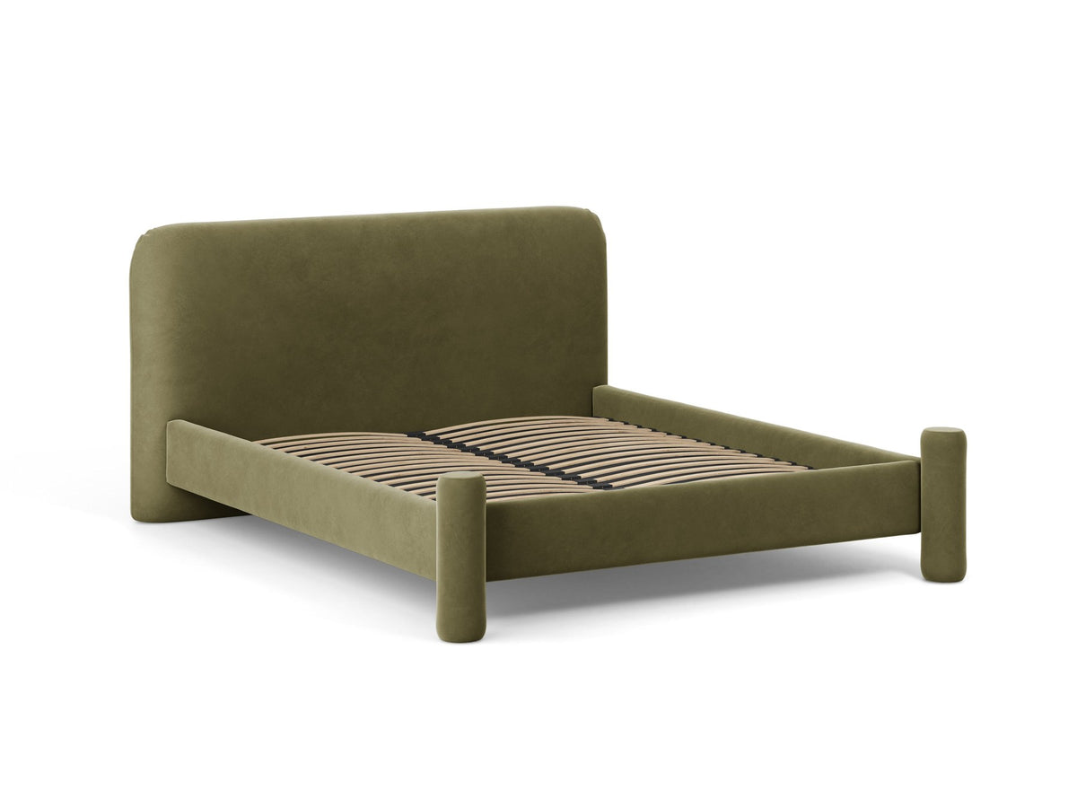 Polstergestell des Vera Betts mit abgerundetem Kopfteil in Chenille-Stoff Perfect Harmony, hellbeige, mit gepolsterten Holzbeinen.