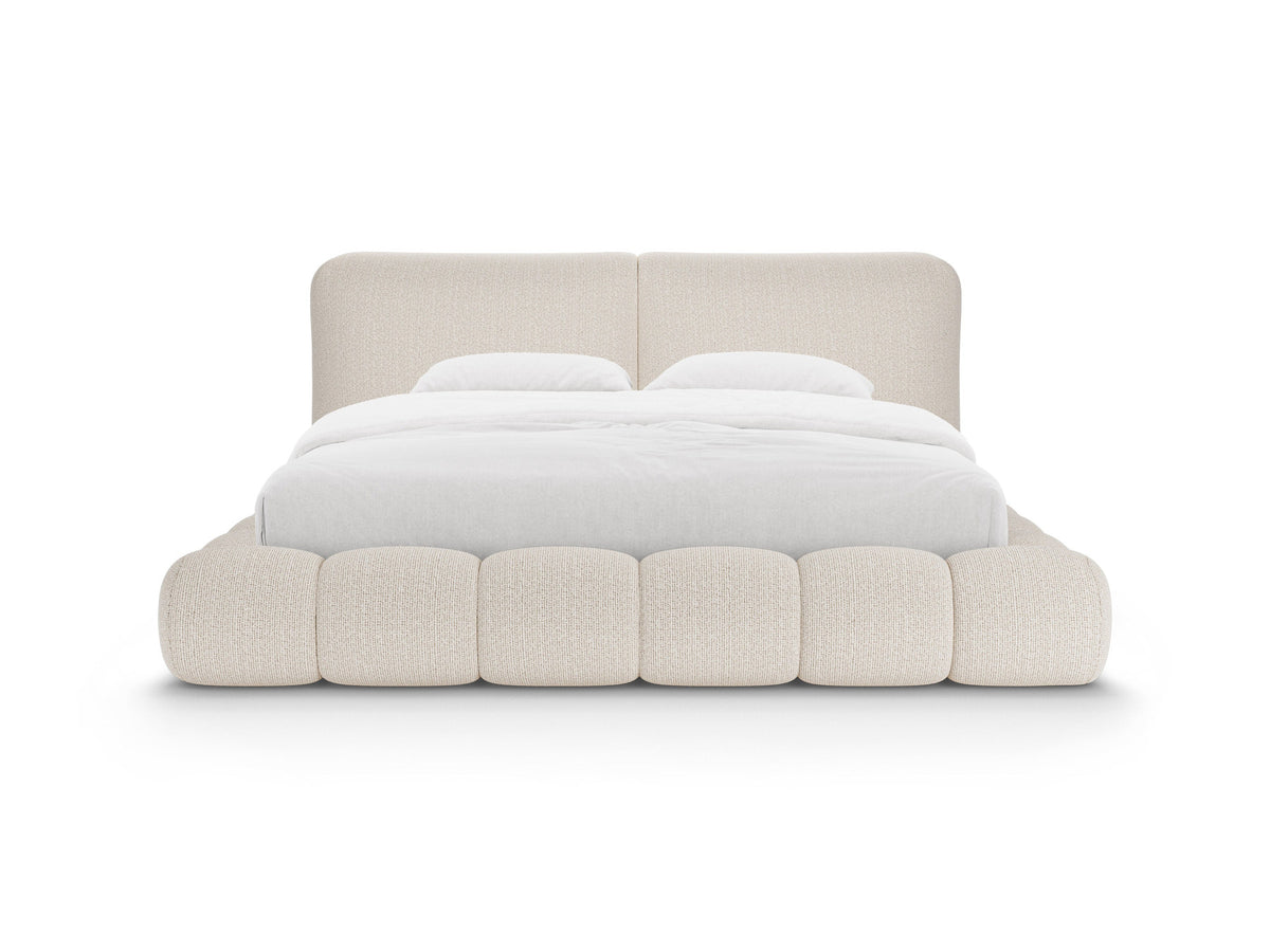 Polsterbett Solange von Micadoni in Light Grey-Magic Velvet, mit gestepptem Kopfteil, Bettkasten und schwarzen Kunststoffbeinen, Grösse 160x200 cm.