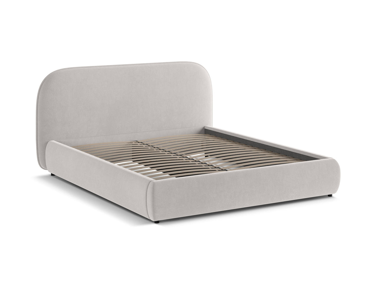 Murada Bett von Micadoni mit gepolstertem Kopfteil, Gestell aus Möbelplatte und Sperrholzlatten, schwarzen Kunststoffbeinen, Farbe Light Beige Melange-Tracy.