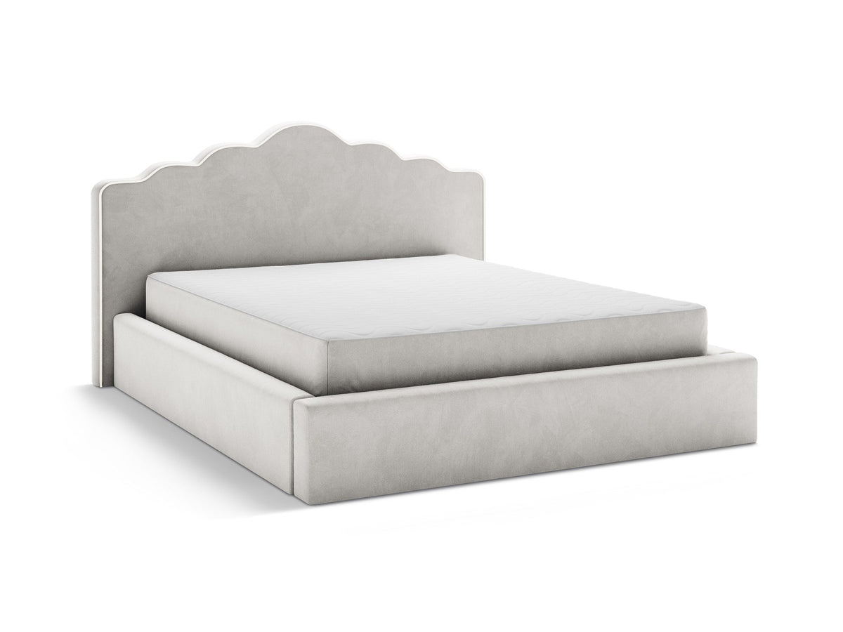 Samtbett Dream in Elfenbein mit gepolstertem Kopfteil, Bettkasten mit Gaslift-Öffnung und niedrigen Beinen aus Polypropylen.