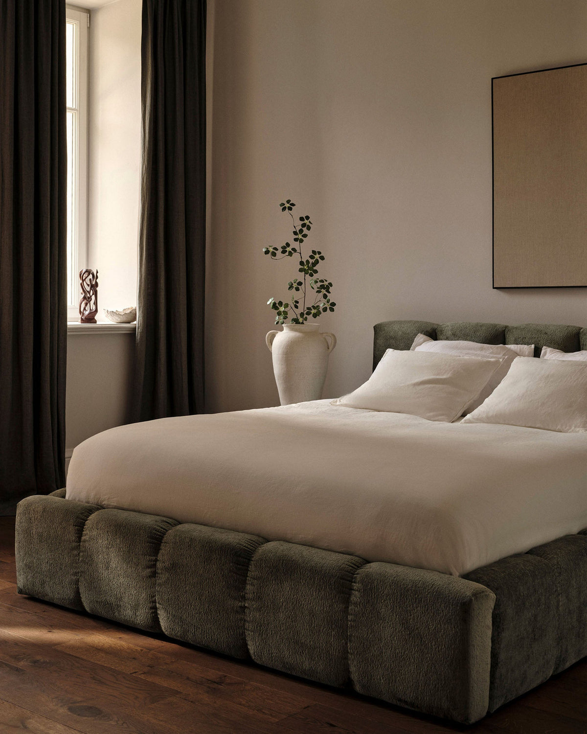 Lupine Bett mit Stauraum und Headboard 180cm in Royal Blue-Moly präsentiert im Onlineshop von KAQTU Design AG. Bett ist von Micadoni