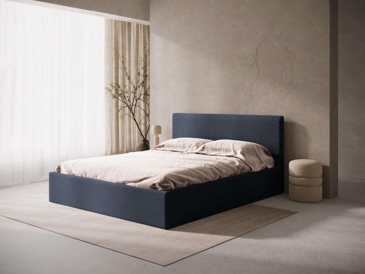 Susan Bett mit Stauraum 180cm in Dark Blue-Bluvel präsentiert im Onlineshop von KAQTU Design AG. Bett ist von Micadoni