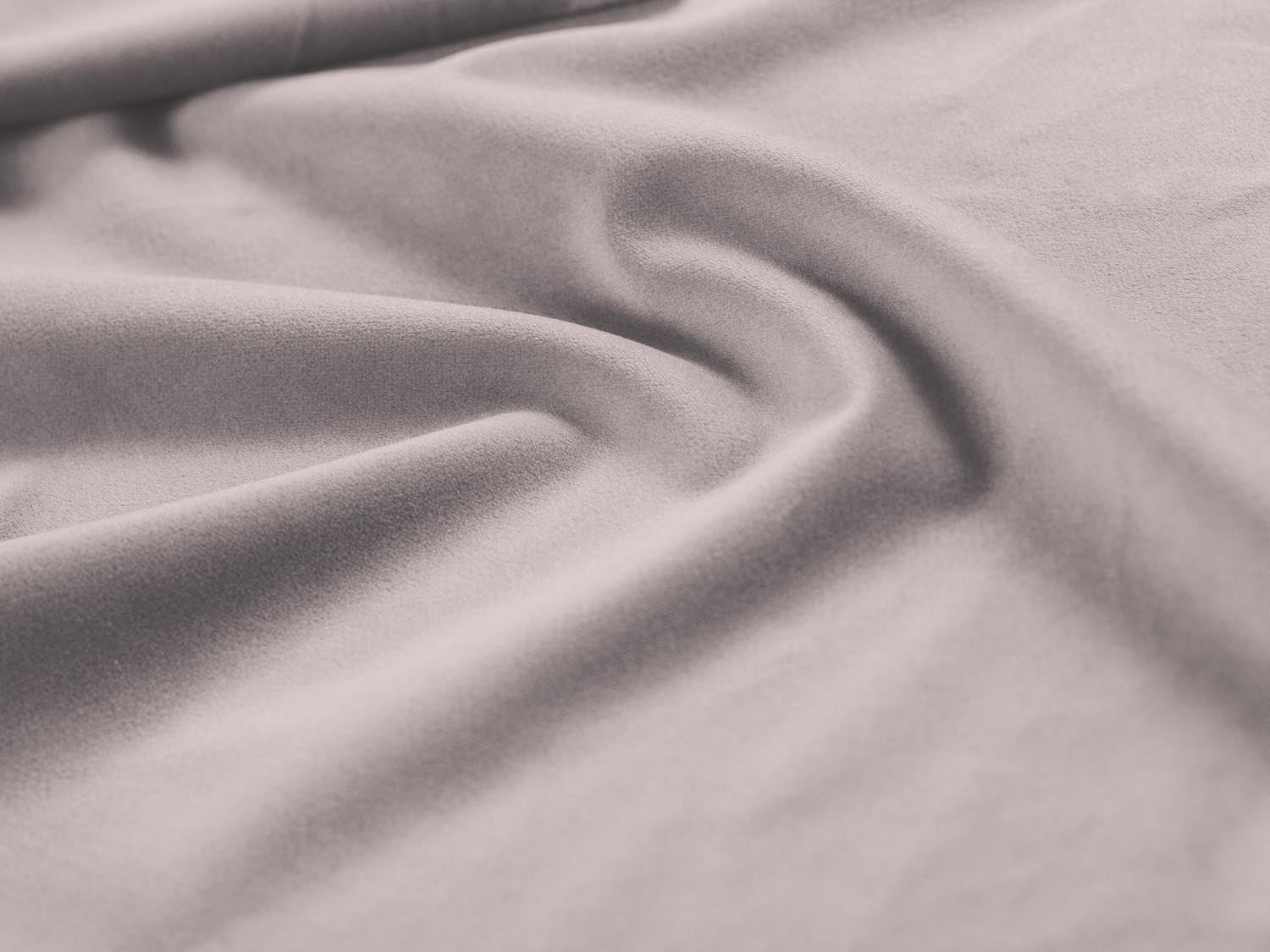 Stylisches Bellis Velour Bett in Silver-Bluvel, ideal für moderne Schlafzimmer, bietet zusätzlichen Stauraum und ein ansprechendes Kopfteil.