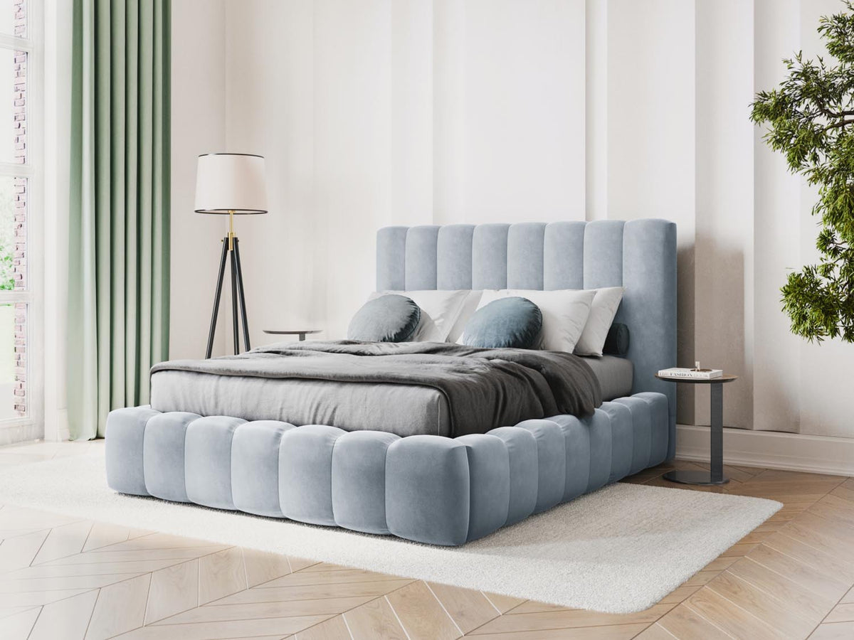 Kelp Bett mit Stauraum und Headboard 200cm in Light Blue-Bluvel präsentiert im Onlineshop von KAQTU Design AG. Bett ist von Micadoni