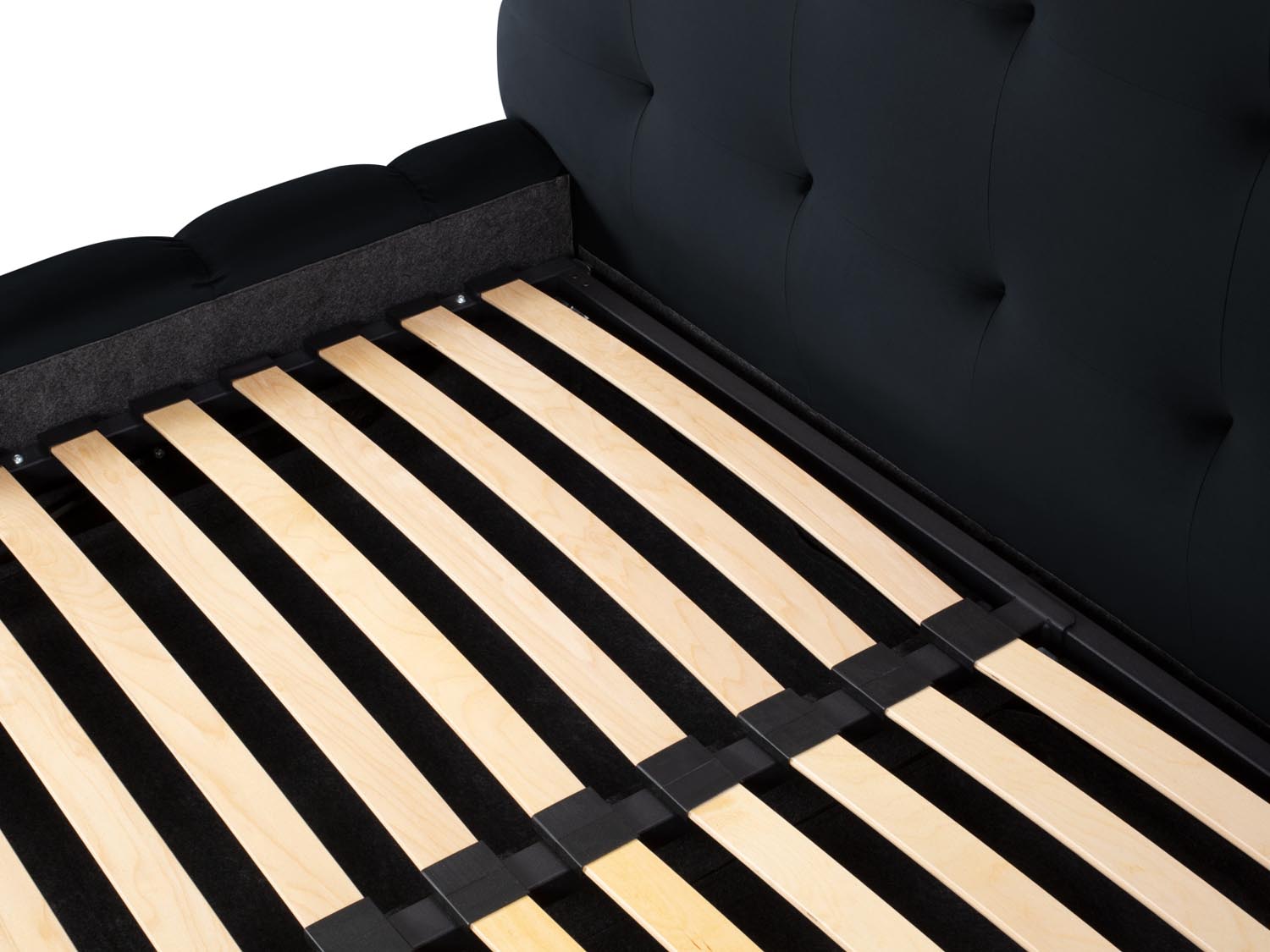 Stilvolles Mamaia Velour Bett in tiefem Blau, ausgestattet mit praktischem Stauraum und einem modernen Kopfteil für ein elegantes Schlafzimmer.