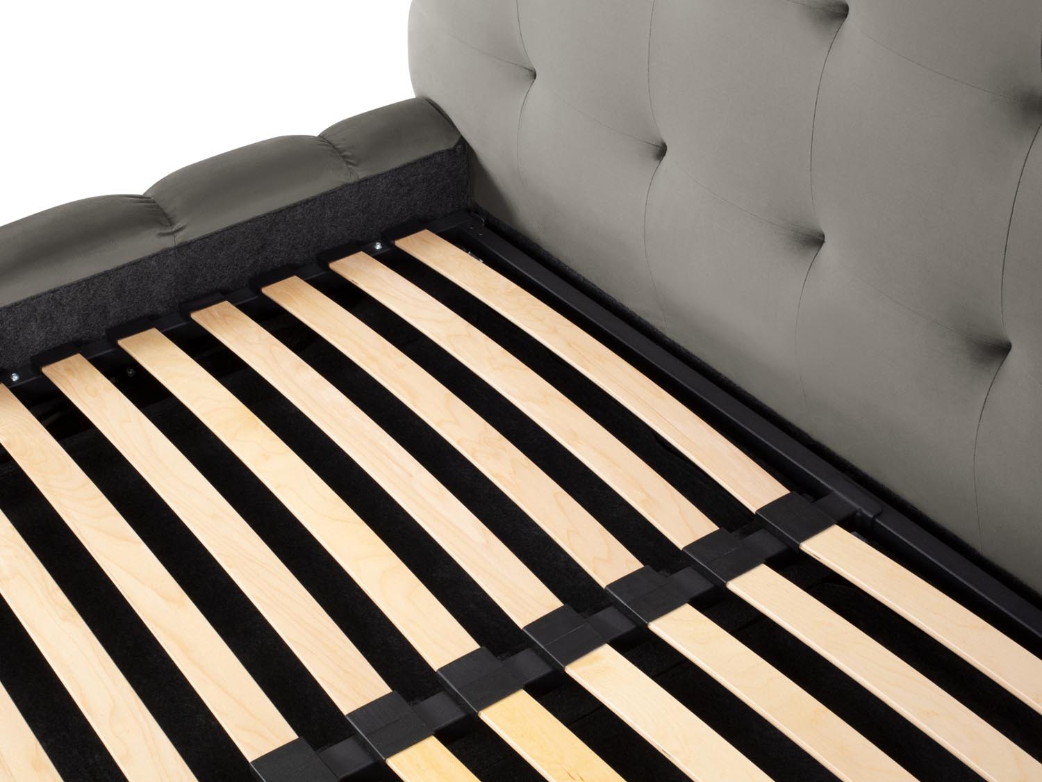 Stylisches Mamaia Velour Bett in dezentem Grau, ausgestattet mit praktischem Stauraum und einem ansprechenden Kopfteil für Ihr Schlafzimmer.