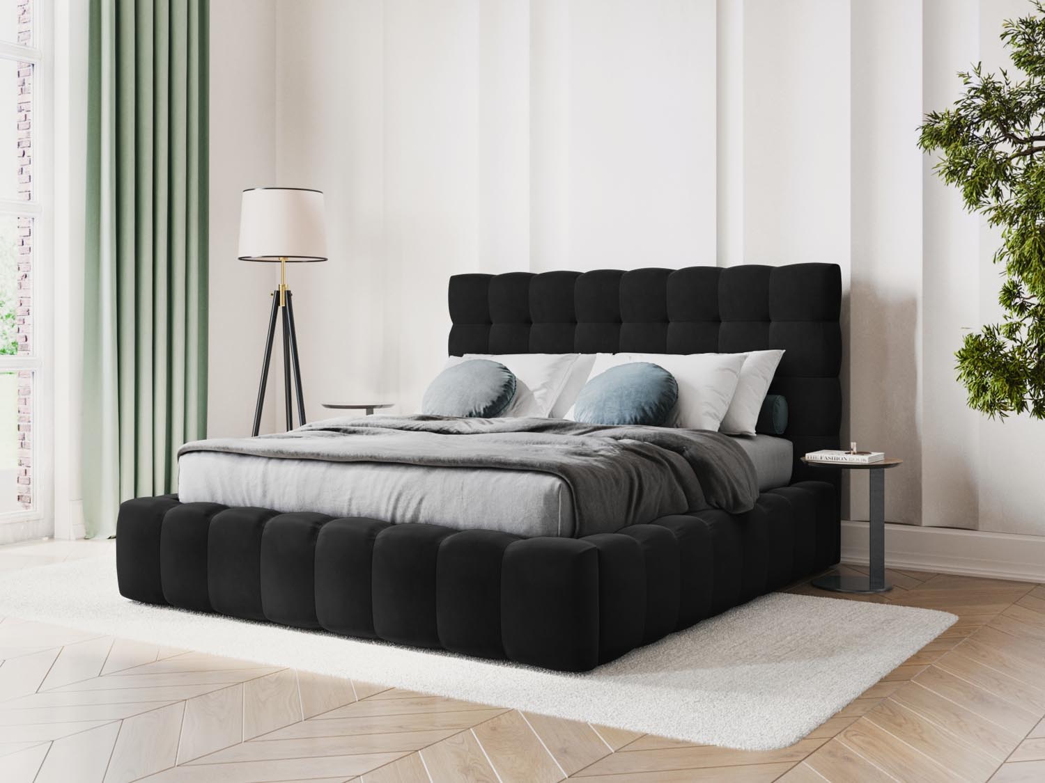 Entdecken Sie das Mamaia Velour Bett von Micadoni: 225 cm, mit elegantem Headboard und praktischem Stauraum für Ihr Schlafzimmer.