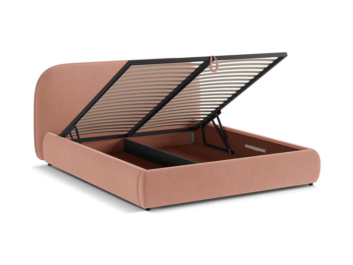 Stauraumbett Murada von Micadoni mit gepolstertem Kopfteil, Metallrahmen, Sperrholzlatten und schwarzen Kunststoffbeinen, Bettkasten mit Gaslift-Öffnung.