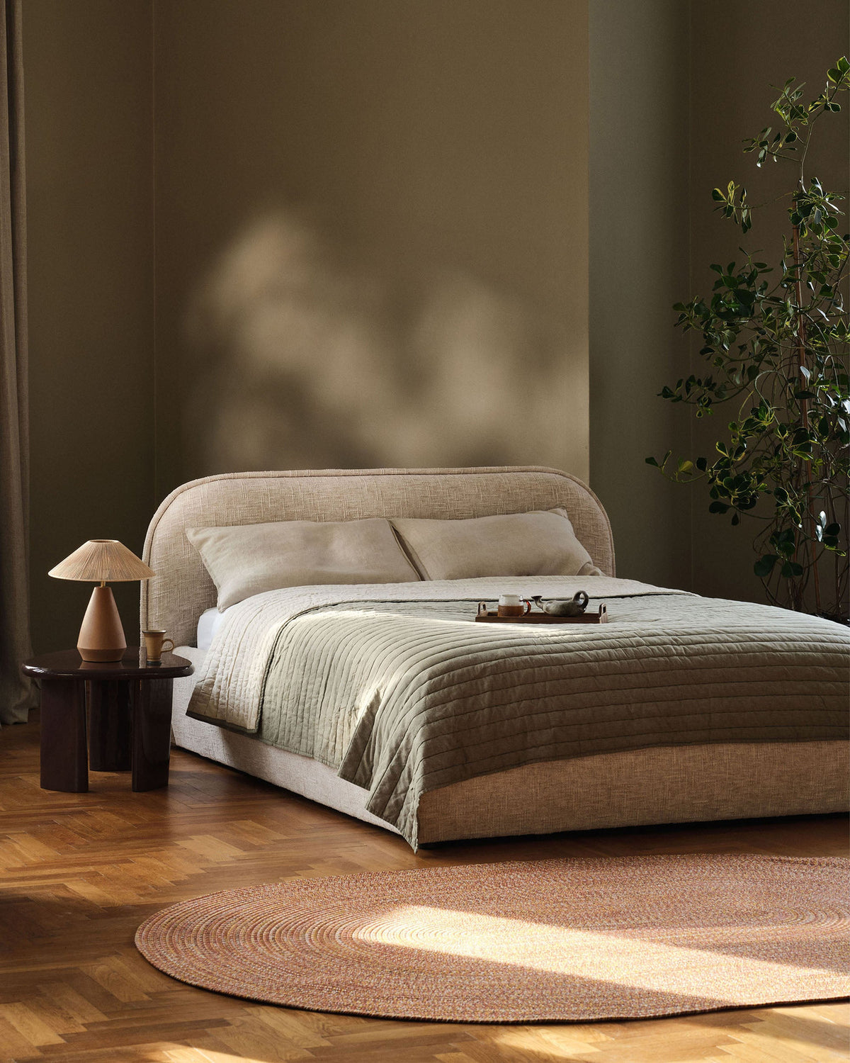 Murada Bett mit Stauraum mit Kopfteil 200cm in Beige-Salvador präsentiert im Onlineshop von KAQTU Design AG. Bett ist von Micadoni