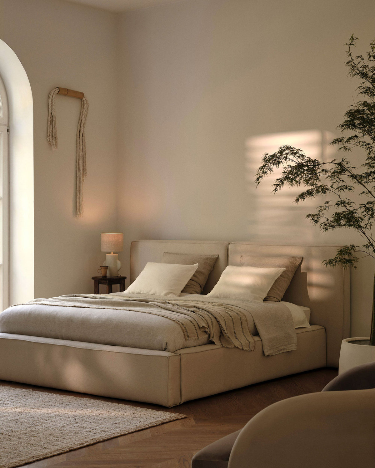 Jodie Bett mit Stauraumfunktion mit doppeltem Headboard 140cm in Black-Megan präsentiert im Onlineshop von KAQTU Design AG. Bett ist von Micadoni