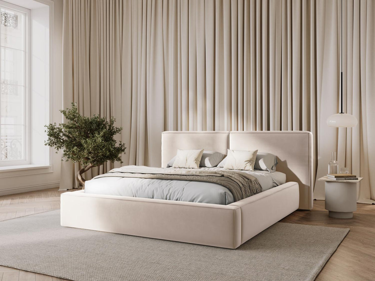Jodie Bett mit Stauraum und doppeltem Headboard 180cm in Light Beige-Bluvel präsentiert im Onlineshop von KAQTU Design AG. Bett ist von Micadoni