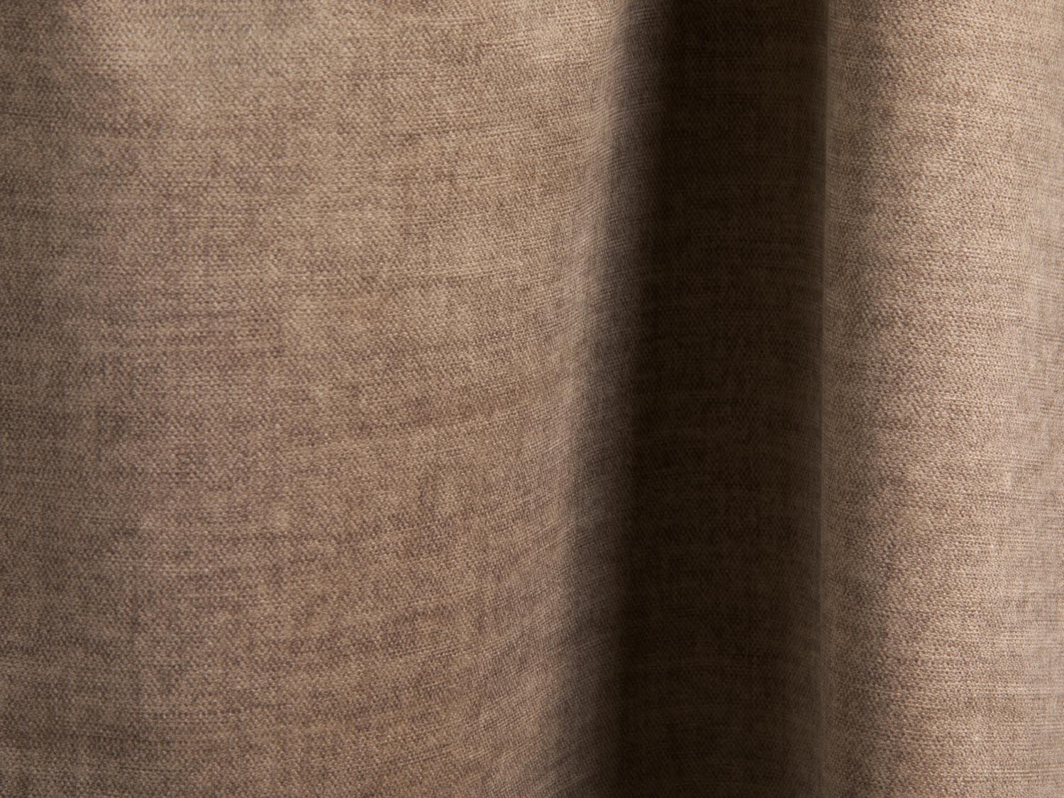 Stilvolles Martina Sofa Chaise Lounge links in edlem Dunkelbeige, perfekt für moderne Wohnzimmer und gemütliche Entspannungsecken.