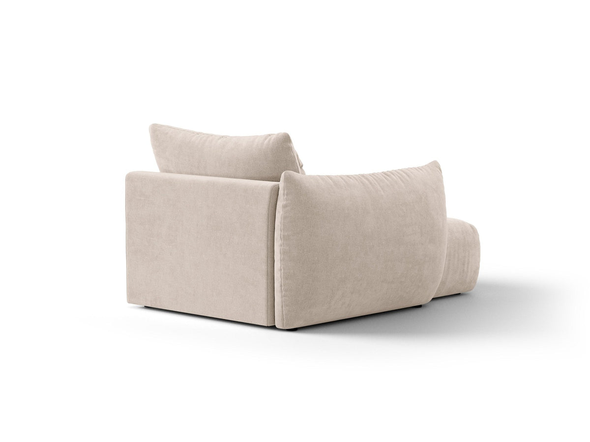 Beige Chaiselongue Bloom von Micadoni mit Veloursbezug Casino Pearl, schwarzen Kunststoffbeinen und gepolsterter Rückenlehne.