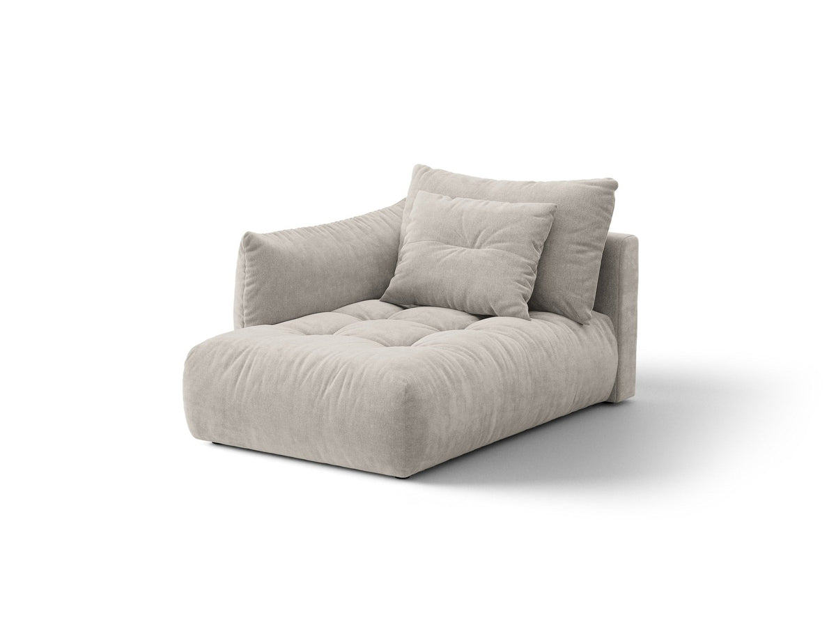 Beige Chaiselongue Bloom von Micadoni mit Veloursbezug Casino Pearl, schwarzen Kunststoffbeinen und gepolsterter Rückenlehne.