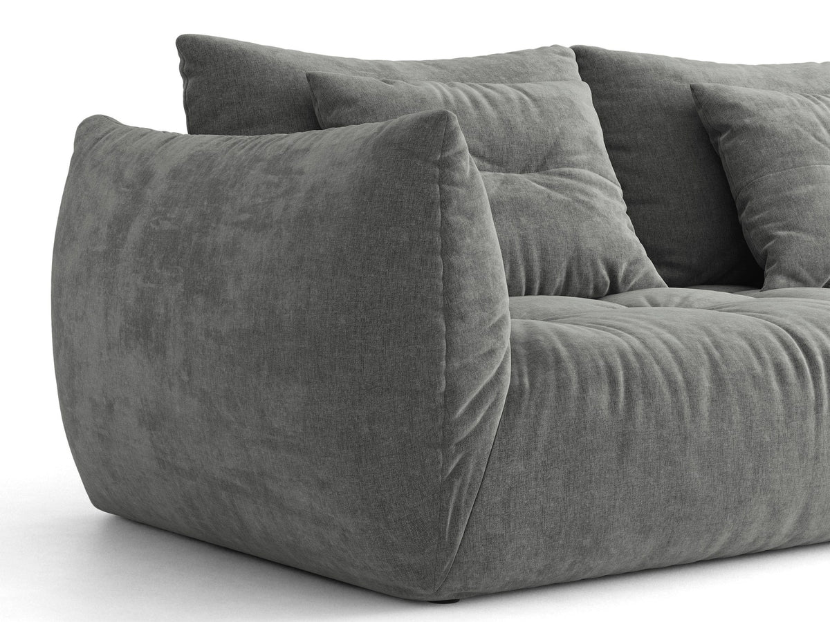 Beige Chaiselongue Bloom von Micadoni mit Veloursbezug Casino Pearl, schwarzen Kunststoffbeinen und gepolsterter Rückenlehne.