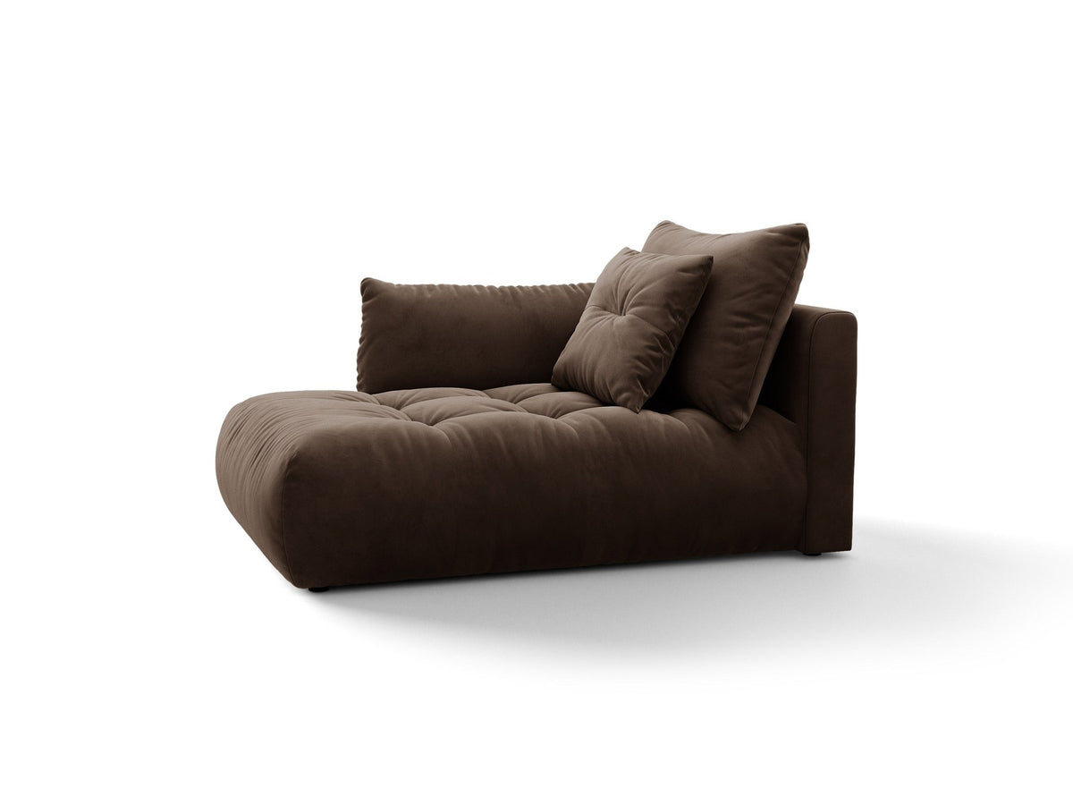 Beige Chaiselongue Bloom von Micadoni mit Veloursbezug Casino Pearl, schwarzen Kunststoffbeinen und gepolsterter Rückenlehne.