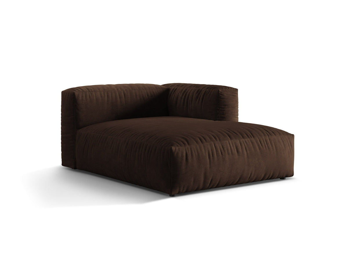 Martina Chaiselongue von Micadoni in Schokolade-Veloursstoff, schwarze Kunststoffbeine, rechtsseitige Ausrichtung, modulares Sofa-Element.