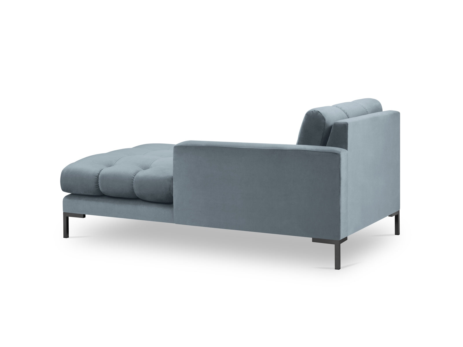 Stilvolles Mamaia Velour Sofa Chaise Lounge in zartem Hellblau, perfekt für moderne Wohnkonzepte und gemütliche Entspannung.