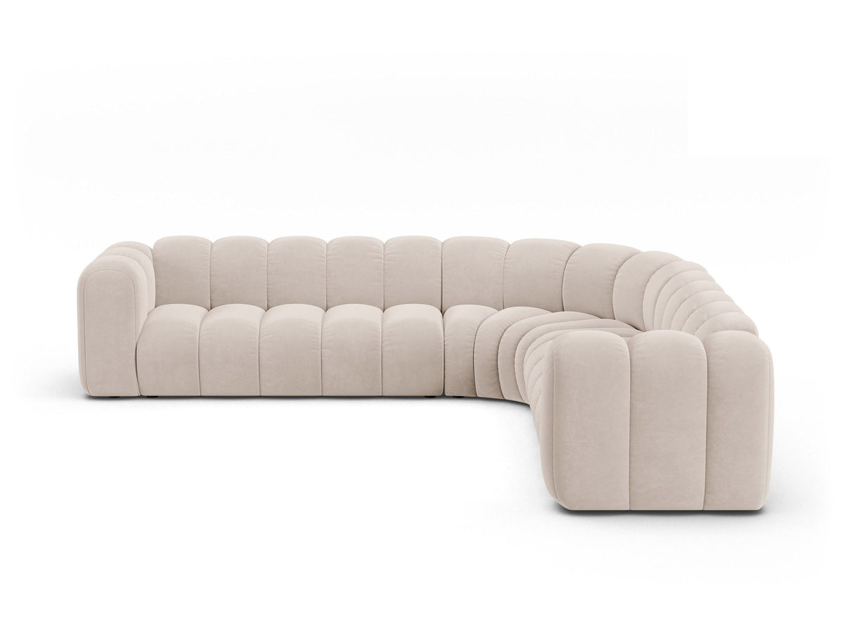 Modulares symmetrisches Ecksofa Lupine von Micadoni in leichtem Beige mit Venus-Samtstoff und schwarzen Kunststoffbeinen aus Polypropylen