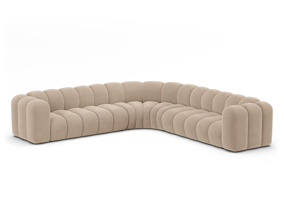 Modulares symmetrisches Ecksofa Lupine von Micadoni in leichtem Beige mit Venus-Samtstoff und schwarzen Kunststoffbeinen aus Polypropylen