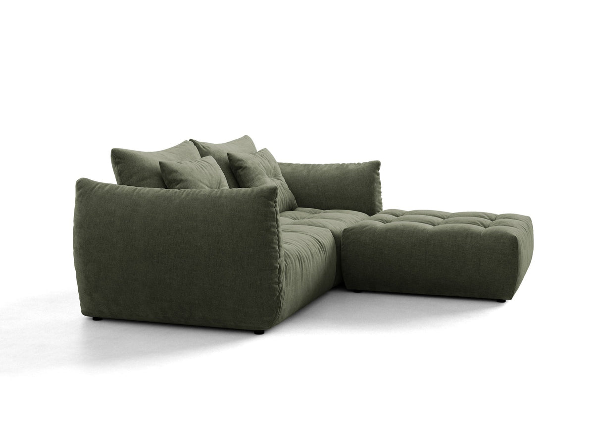 Modulares Ecksofa Bloom in leichtem Beige mit Veloursbezug Casino Pearl, schwarzen Kunststoffbeinen und tiefer Sitzfläche, linke Ausführung.
