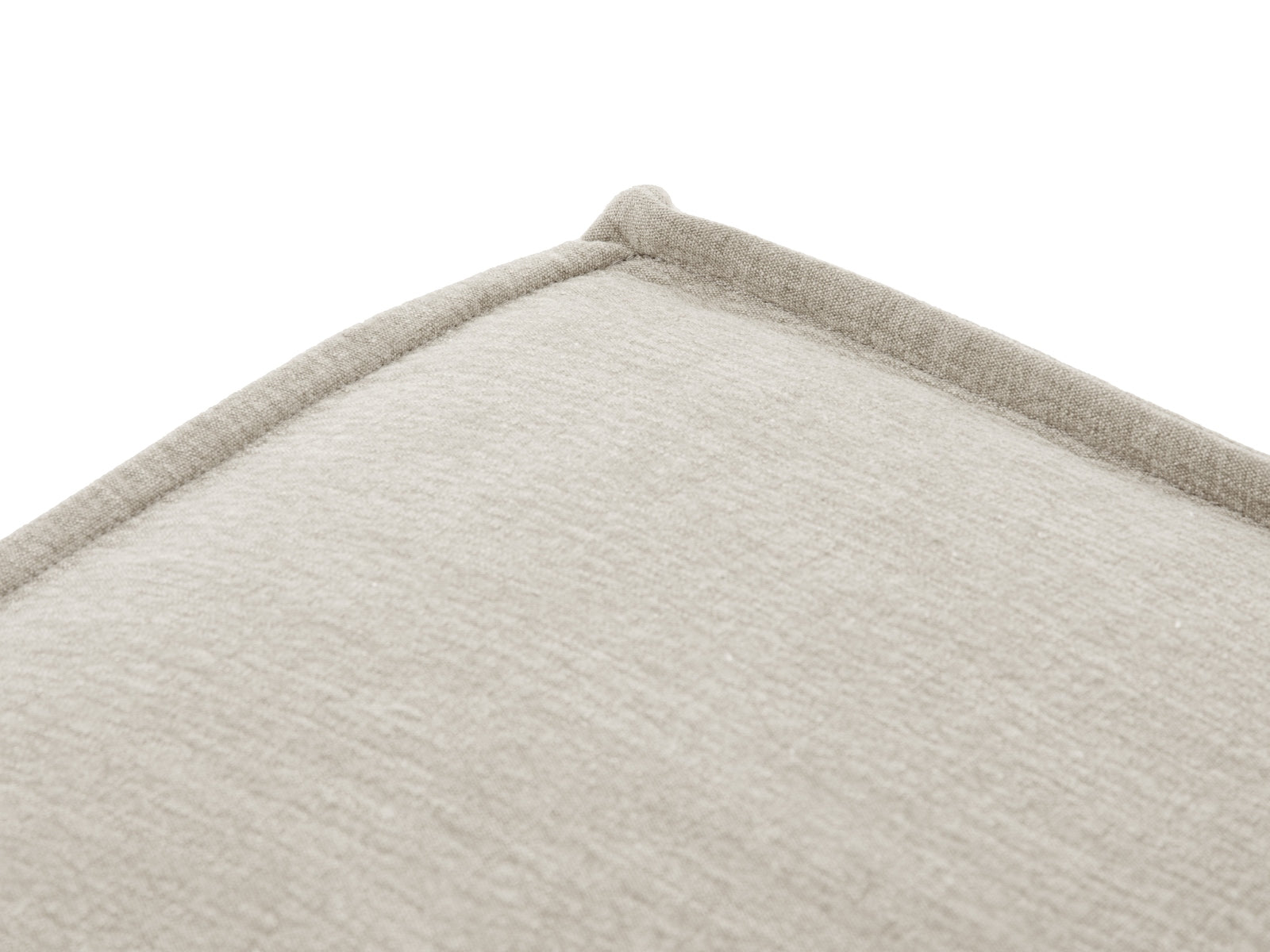 Verleihen Sie Ihrem Wohnraum mit dem eleganten Milton Pouf Cover von Micadoni einen Hauch von Stil. Hochwertige Materialien sorgen für Komfort und Langlebigkeit.