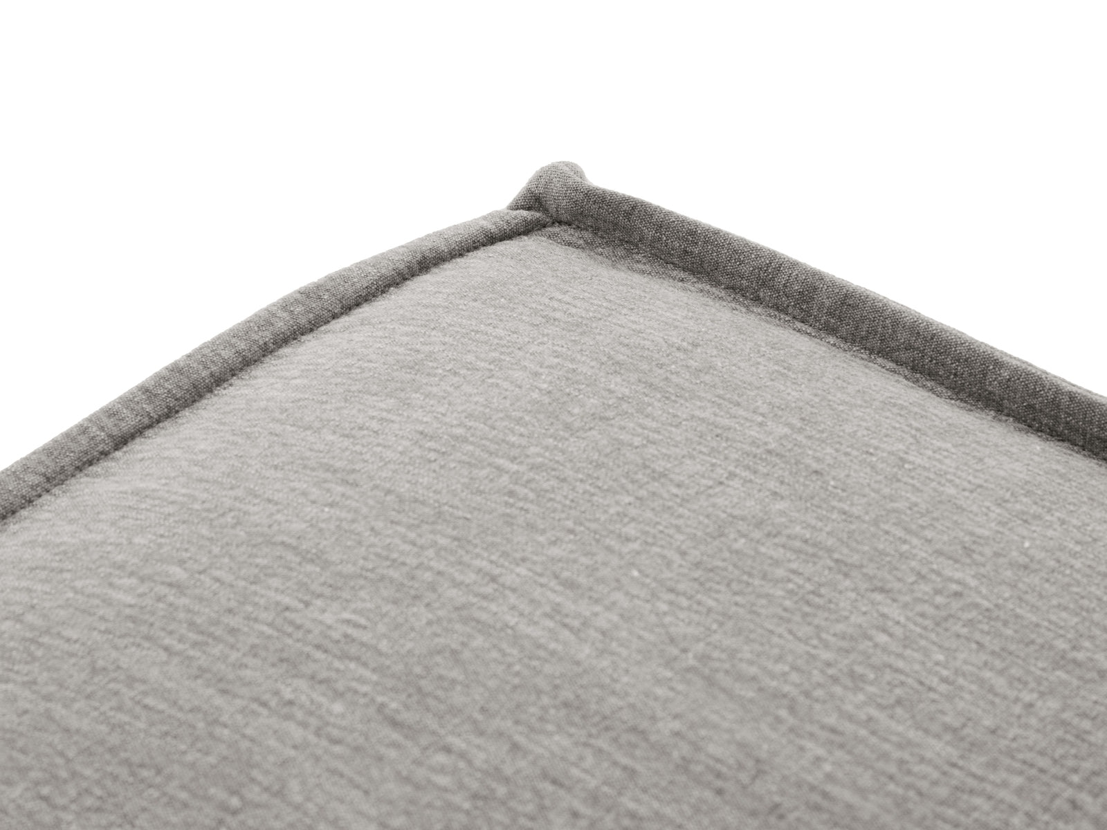 Verleihen Sie Ihrem Wohnraum mit dem Milton Pouf Cover von Micadoni einen Hauch von Eleganz. Hochwertige Stoffe sorgen für Stil und Gemütlichkeit.