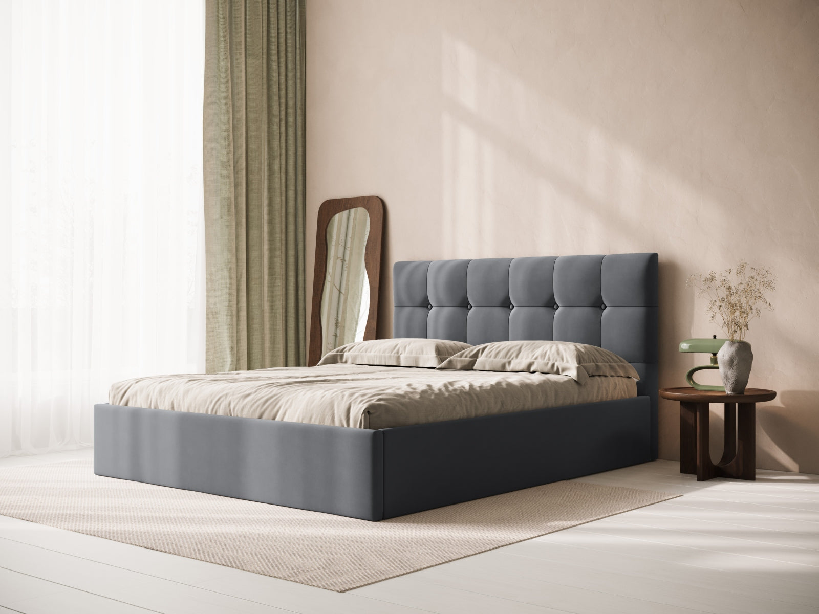 Elegantes Phaedra Velour Kopfteil in sanftem Grau-Blau, ideal für stilvolle Schlafzimmergestaltung. Hochwertige Verarbeitung von Micadoni.