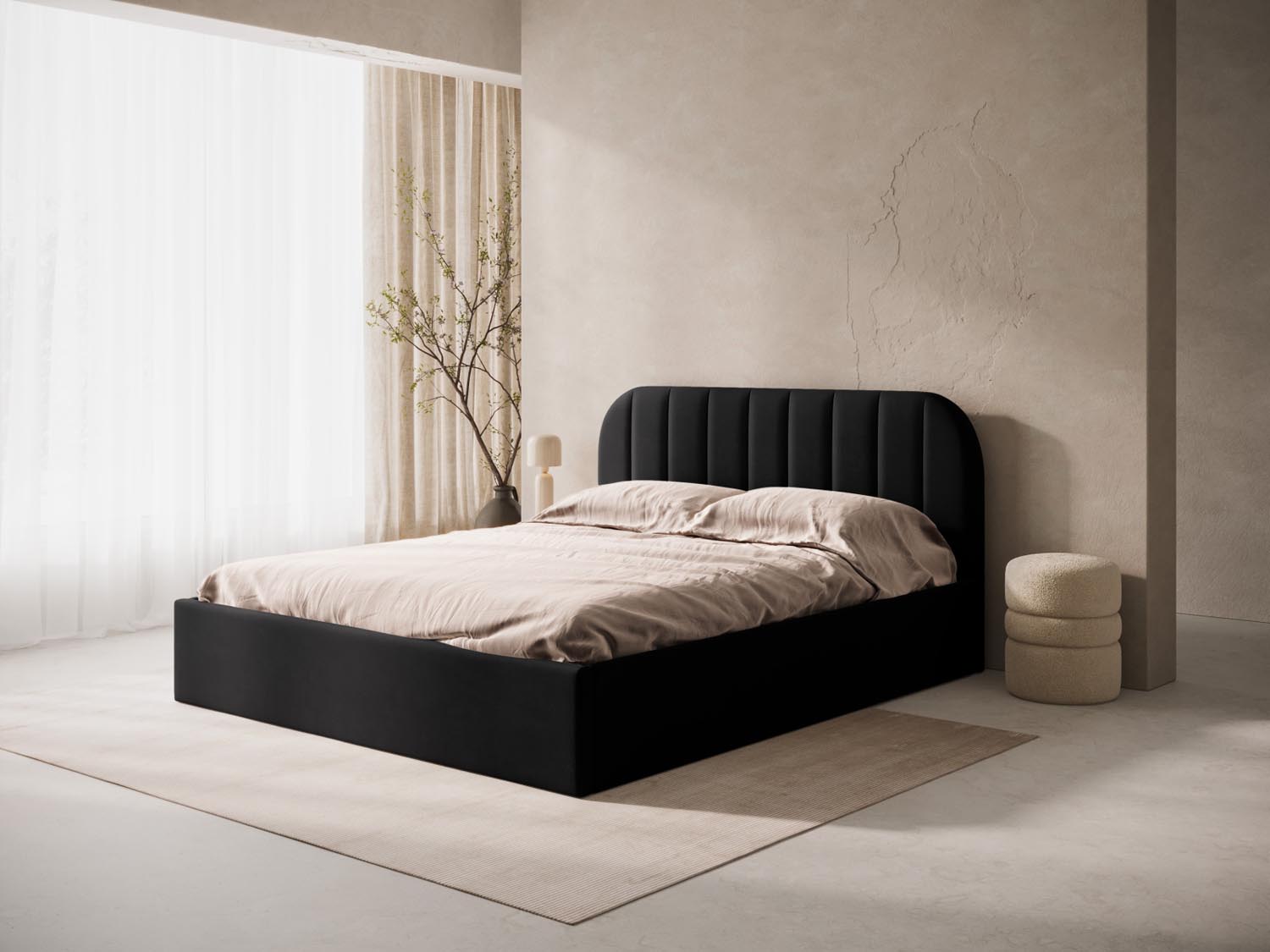 Stilvolles Kopfteil "Billy" in luxuriösem schwarzem Velours von Micadoni, perfekt für moderne Schlafzimmer mit einem Hauch von Eleganz.