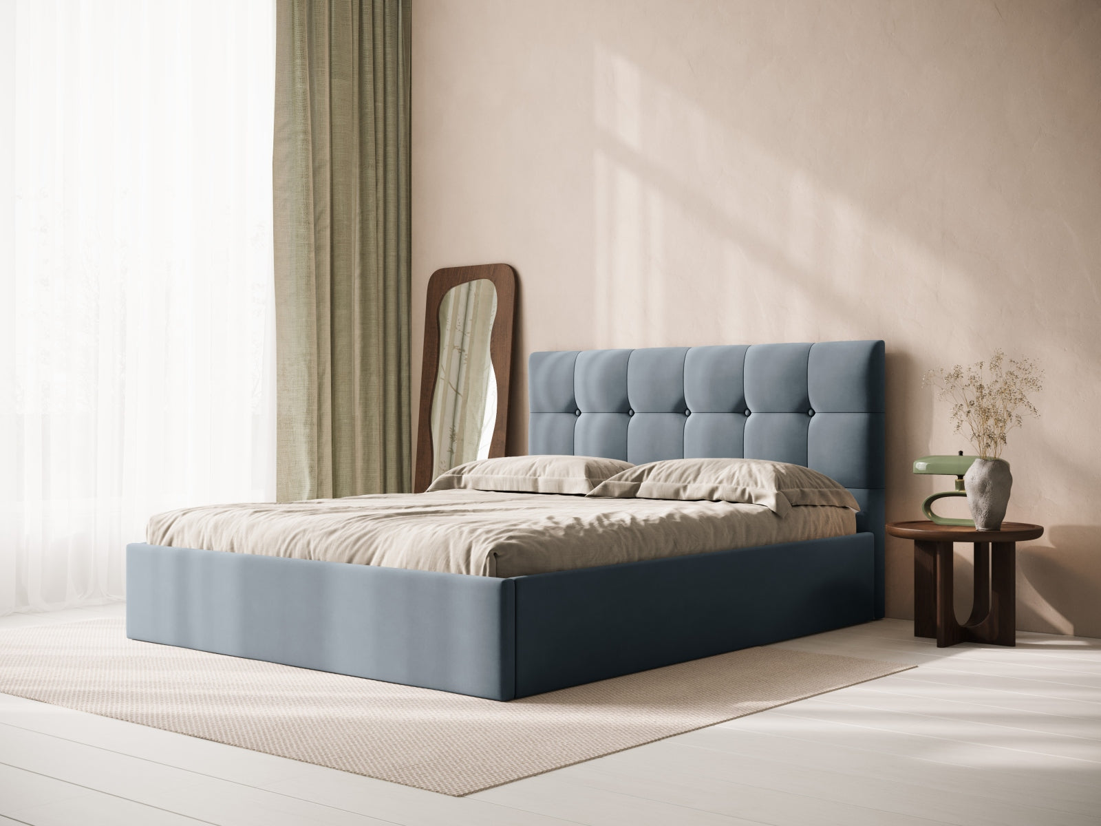Stilvolles Phaedra Velour Kopfteil in zartem Blau, perfekt für moderne Schlafzimmer. Hochwertige Materialien von Micadoni.