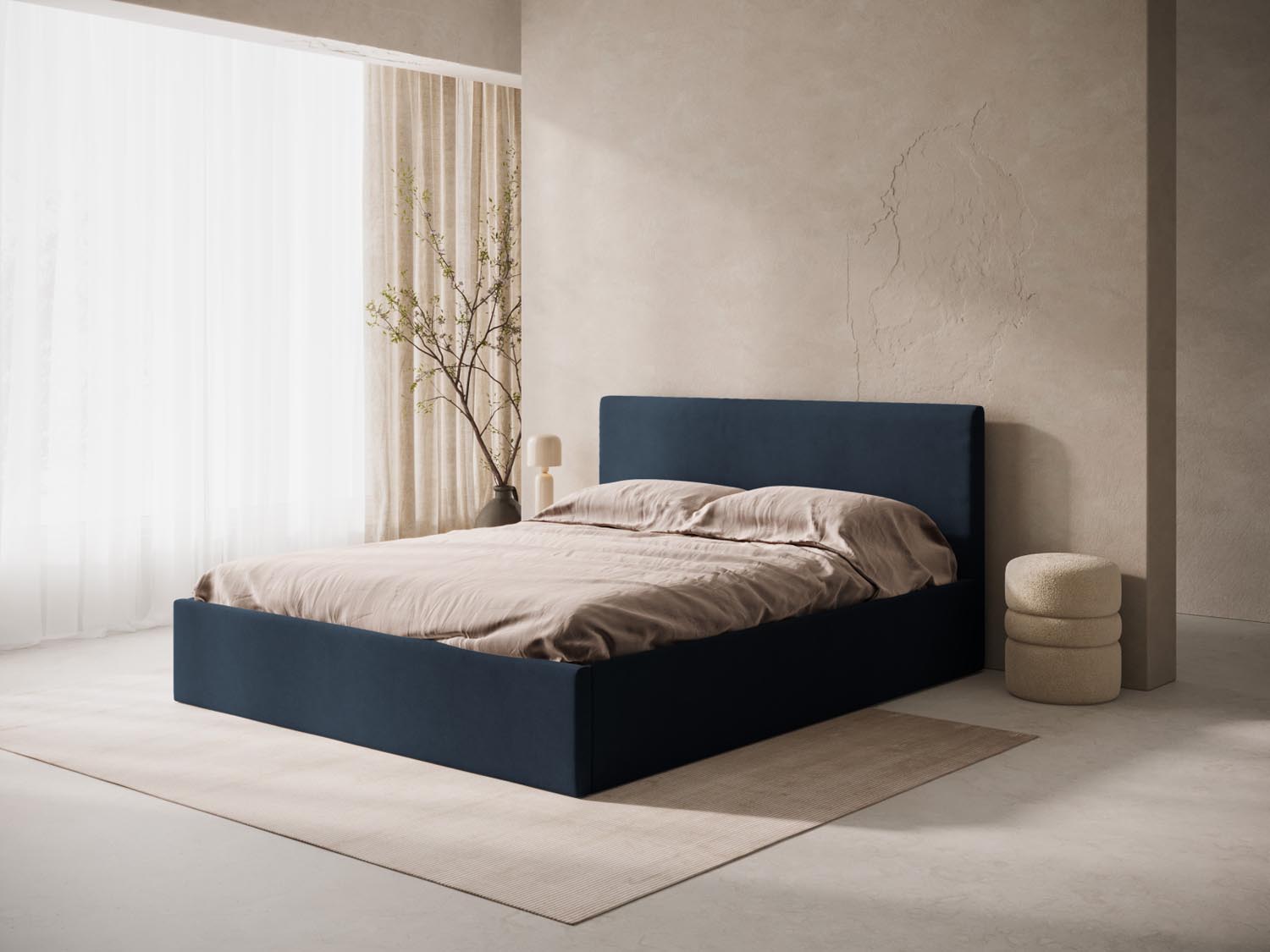 Stilvolles Kopfteil Remo in edlem Blau von Micadoni, perfekt für zeitgemäße Schlafzimmergestaltung. Hochwertige Materialien und modernes Design.