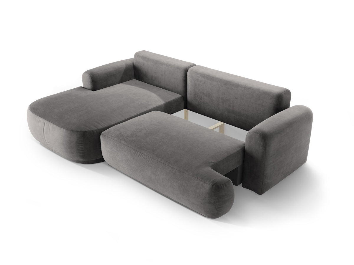 Ecksofa Ella von Micadoni in Leichtes Beige mit Veloursstoff-Bezug, schwarzen Kunststoffbeinen und ausklappbarer Liegefläche links, Retro-Form.