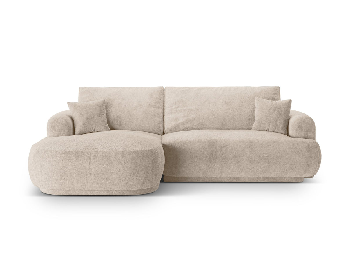 Ecksofa Ella von Micadoni in Leichtes Beige mit Veloursstoff-Bezug, schwarzen Kunststoffbeinen und ausklappbarer Liegefläche links, Retro-Form.