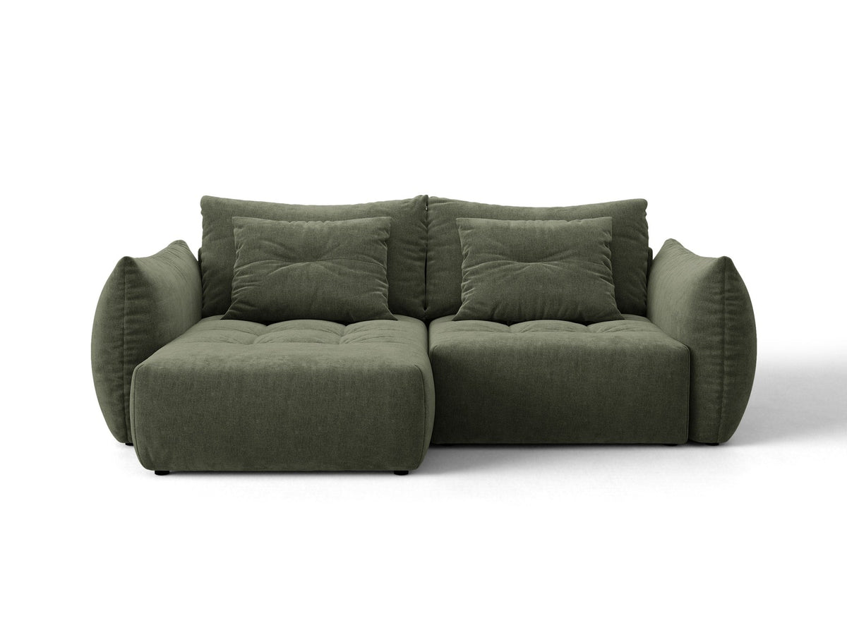 Ecksofa Bloom in Sand mit Velours-Bezug, schwarzen Kunststoffbeinen und ausklappbarer Schlaffunktion samt Bettkasten unter der Sitzfläche.