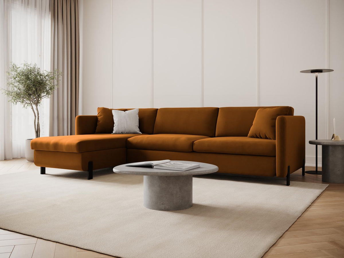 Gloria Velour links Ecksofa mit Schlaffunktion und Stauraum 4 Sitzer in Brown-Salvador präsentiert im Onlineshop von KAQTU Design AG. Bettsofa links ist von Micadoni