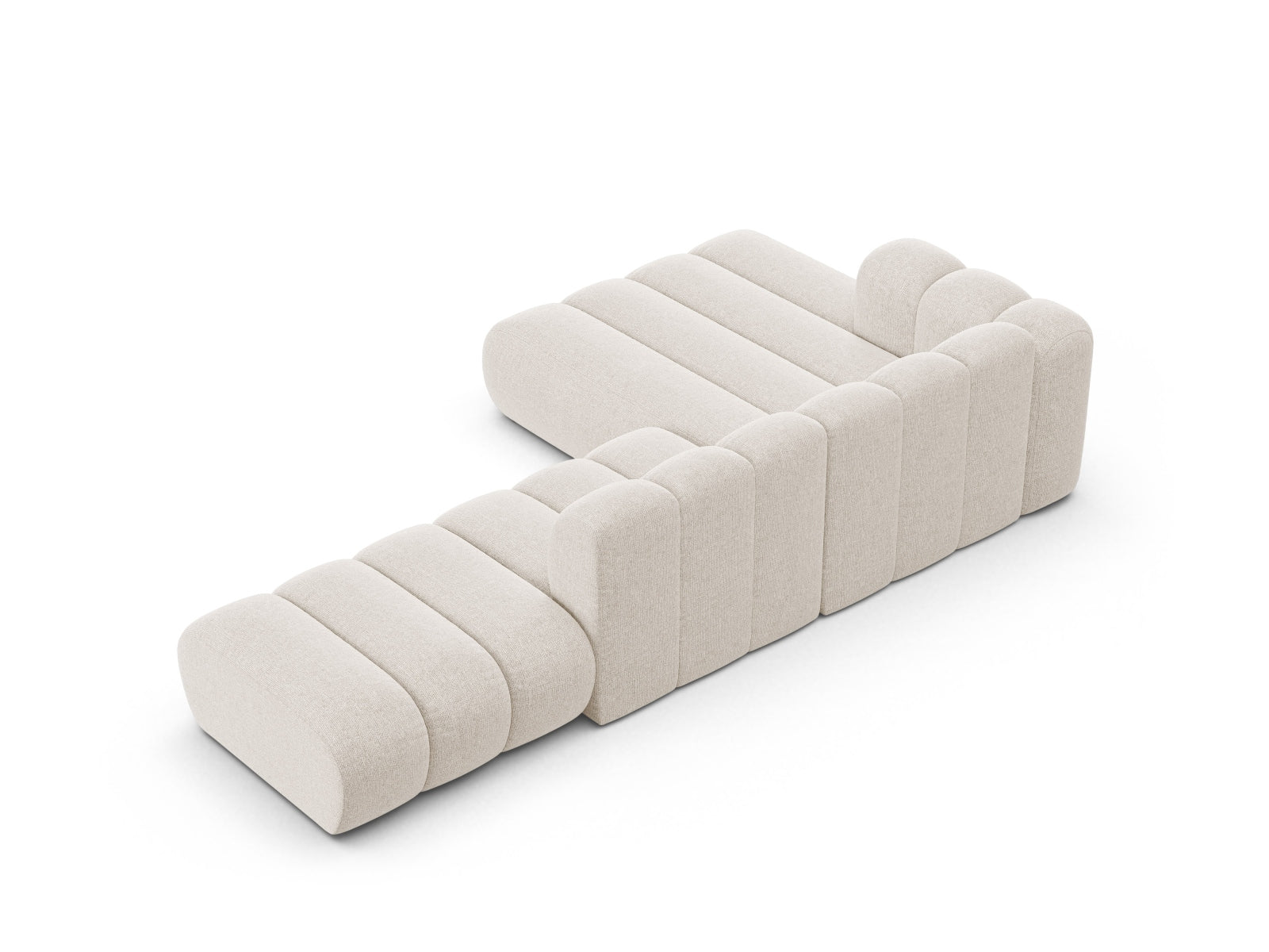 Elegantes L-Sofa in sanftem Beige, ideal für entspannte Stunden und stilvolle Einrichtung, bietet Platz für bis zu fünf Personen.