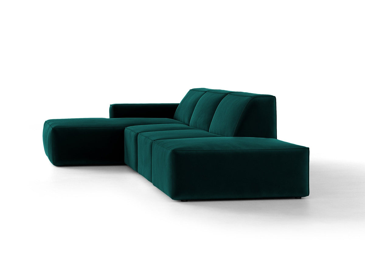 Ecksofa Jodie links von Micadoni in leichtem Beige mit Venus-Samtstoff, schwarzen Kunststoffbeinen und niedriger Rückenlehne.