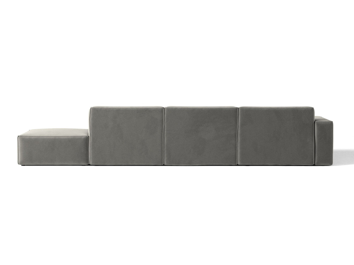 Ecksofa Jodie links von Micadoni in leichtem Beige mit Venus-Samtstoff, schwarzen Kunststoffbeinen und niedriger Rückenlehne.