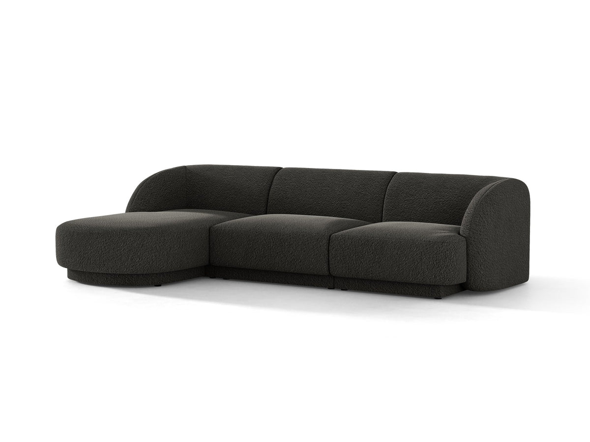 Miley Linkes Ecksofa von Micadoni, L-Sofa links in Dunkelbeige mit Bluvel-Stoffbezug und schwarzen Kunststoffbeinen, Frontalansicht.