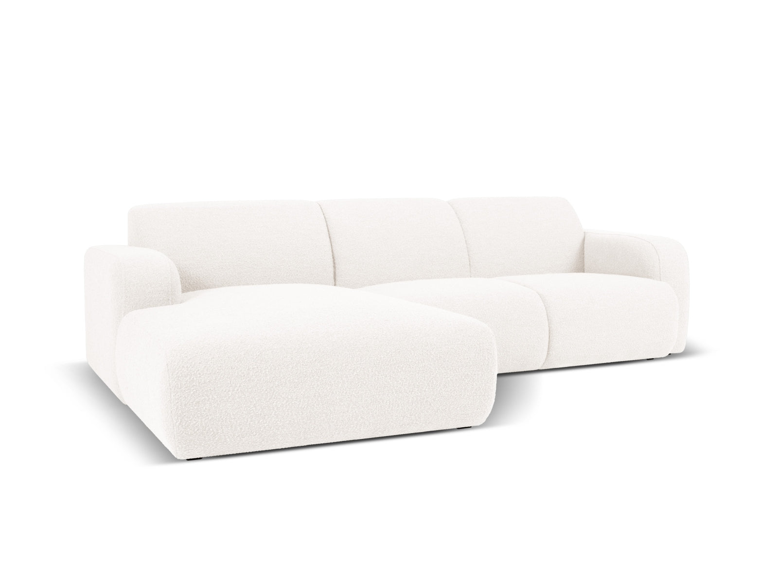 Elegantes Molino Boucle Ecksofa links für 4 Personen in stilvollem Weiß, ideal für moderne Wohnräume, erhältlich bei KAQTU Design AG.