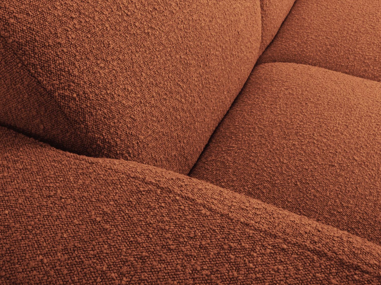 Elegantes Molino Boucle Ecksofa links in sanftem Terracotta, ideal für gemütliche Wohnräume. Großzügiges 4-Sitzer Design von Micadoni.