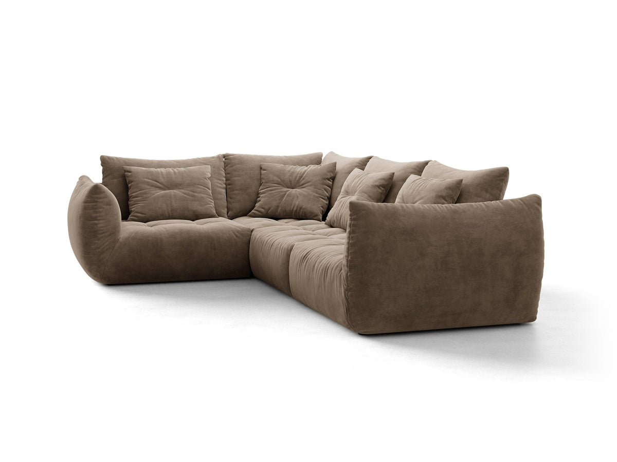 Modulares Ecksofa links Bloom von Micadoni in leichtem Beige, Veloursstoff Casino Pearl, schwarze Kunststoffbeine, tiefe Sitzfläche.