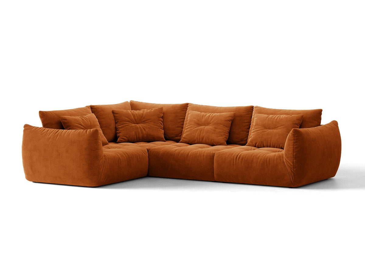 Modulares Ecksofa links Bloom von Micadoni in leichtem Beige, Veloursstoff Casino Pearl, schwarze Kunststoffbeine, tiefe Sitzfläche.